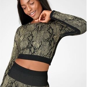 Fabletics Kamila Seamless Long Sleeve Top Reptile Print 4 Pilates Yoga Crop NWT